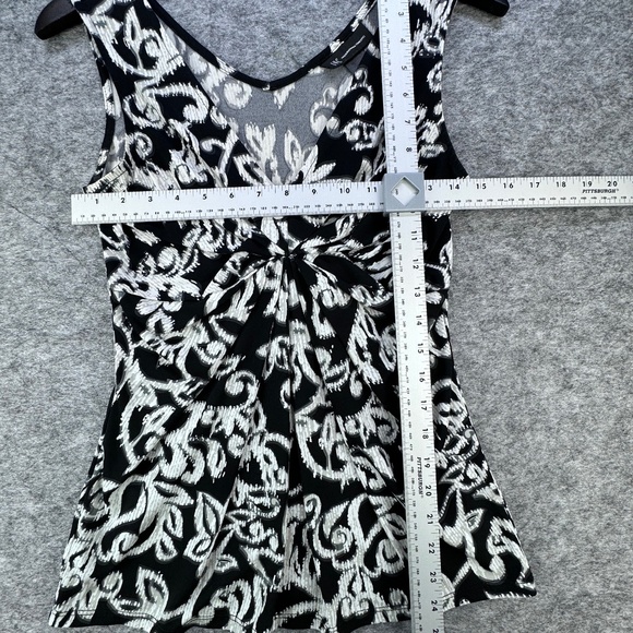 INC Tank Top Women Size Small Princess cut V-Neck pleated front black white - Picture 3 of 4